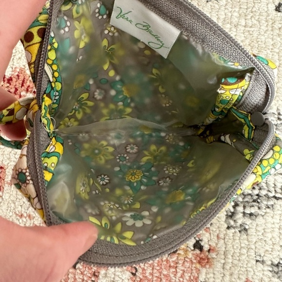 Vera Bradley Small Cosmetic Zip Bag- Lemon Parfait
Excellent condition - Picture 8 of 9